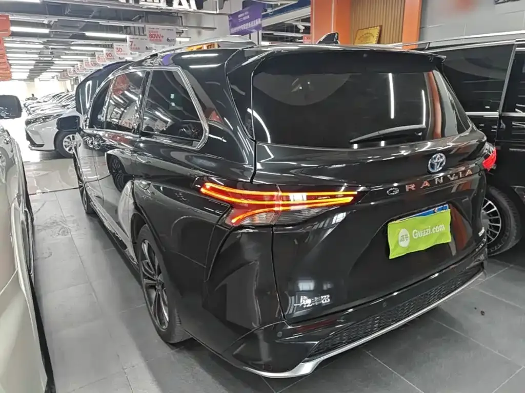 Toyota Granvia — фото 7