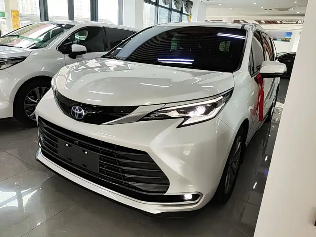 Toyota Sienna — фото 4