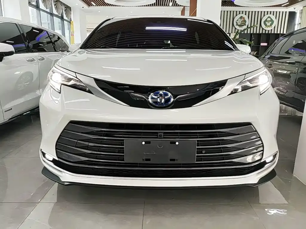 Toyota Sienna — фото 10