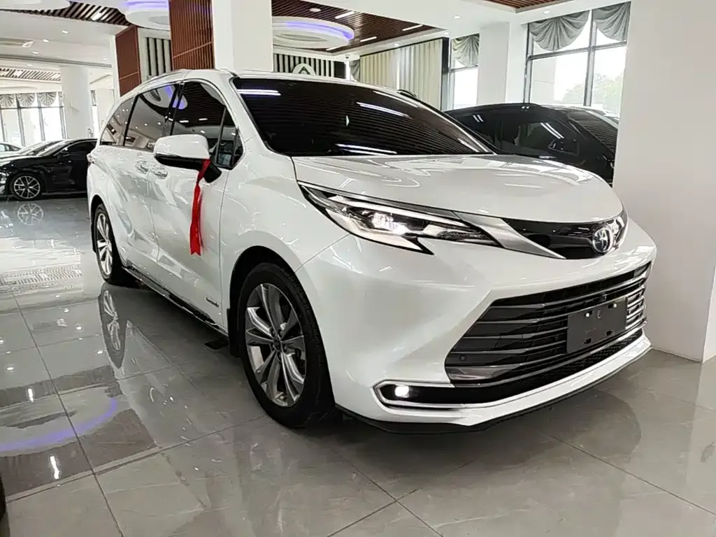 Toyota Sienna — фото 5