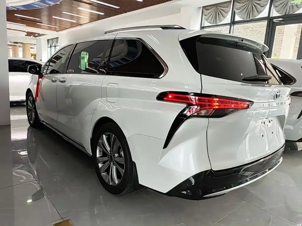 Toyota Sienna — фото 6