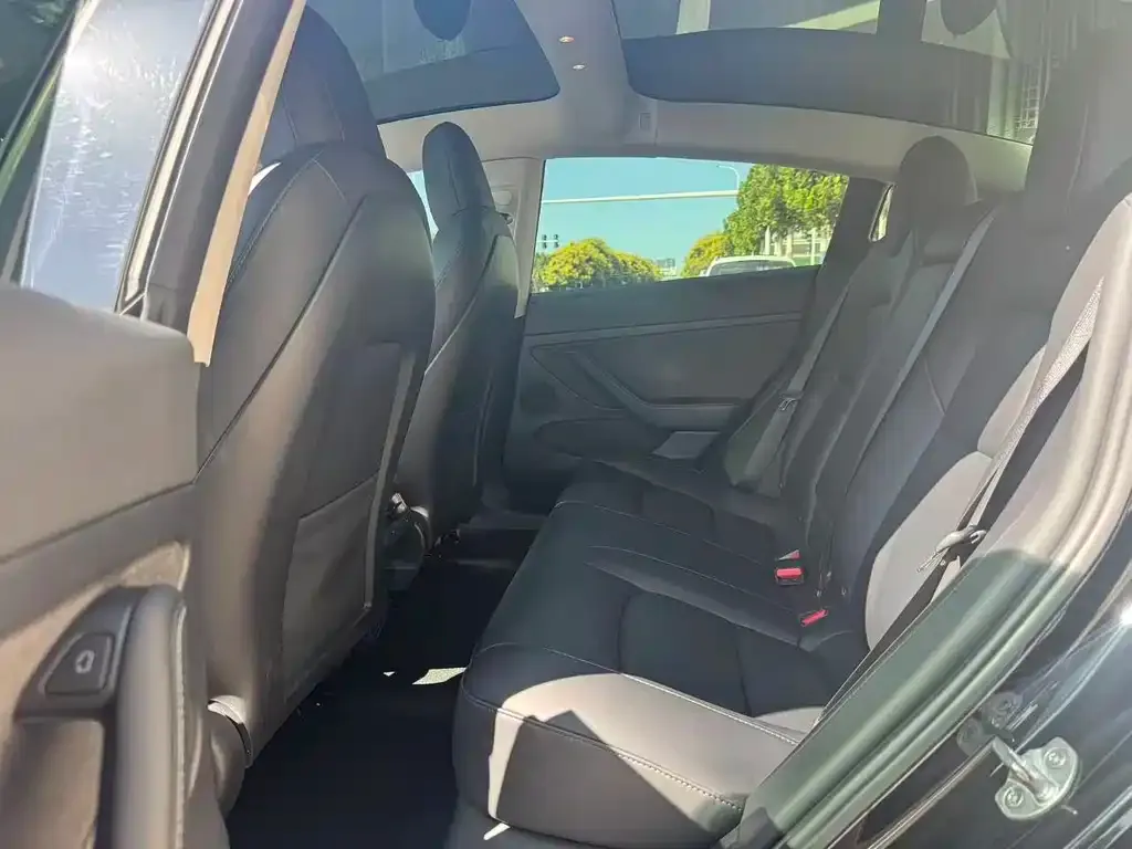 Tesla Model 3 — фото 3