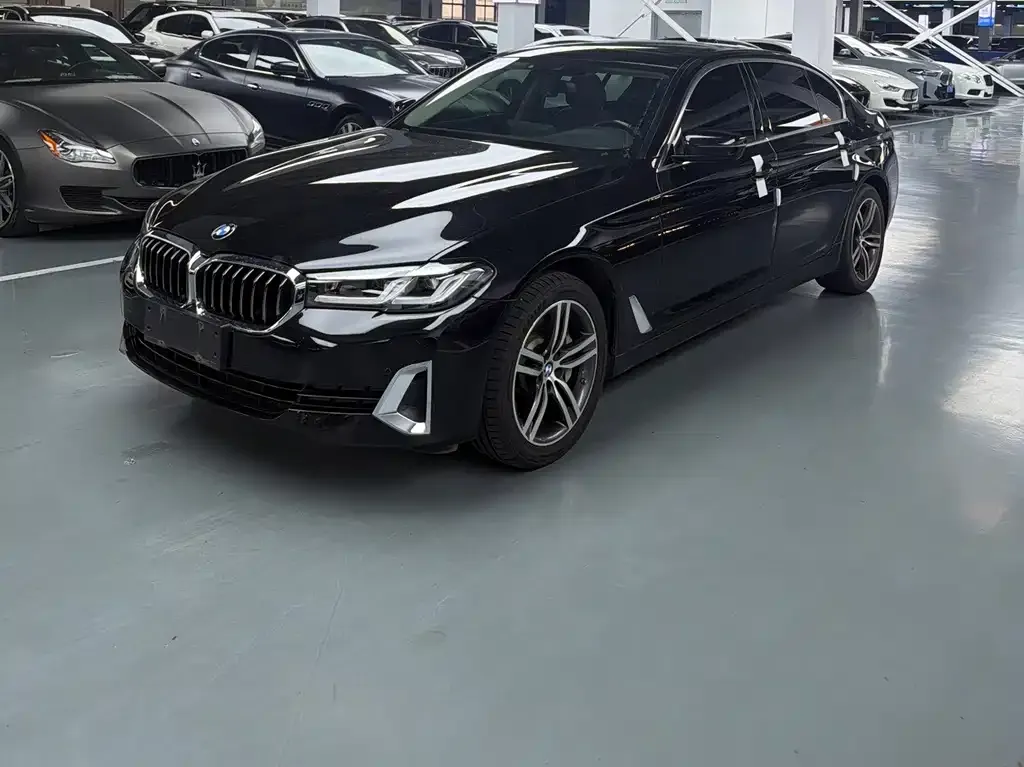 BMW 5 Series — фото 1