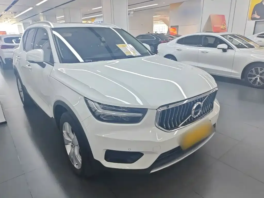 Volvo XC40 — фото 6
