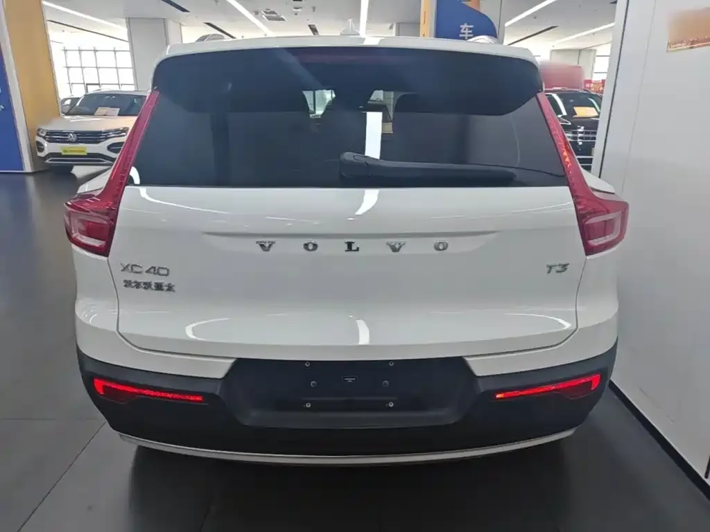 Volvo XC40 — фото 2