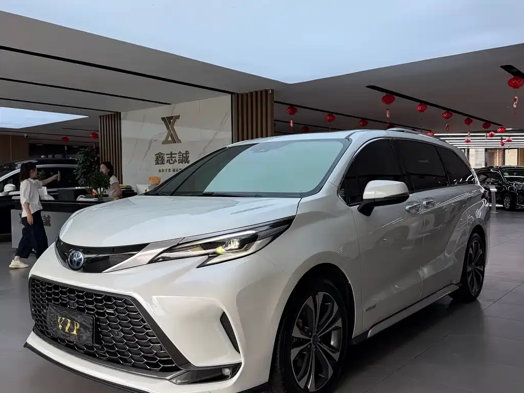 Toyota Granvia — фото 1