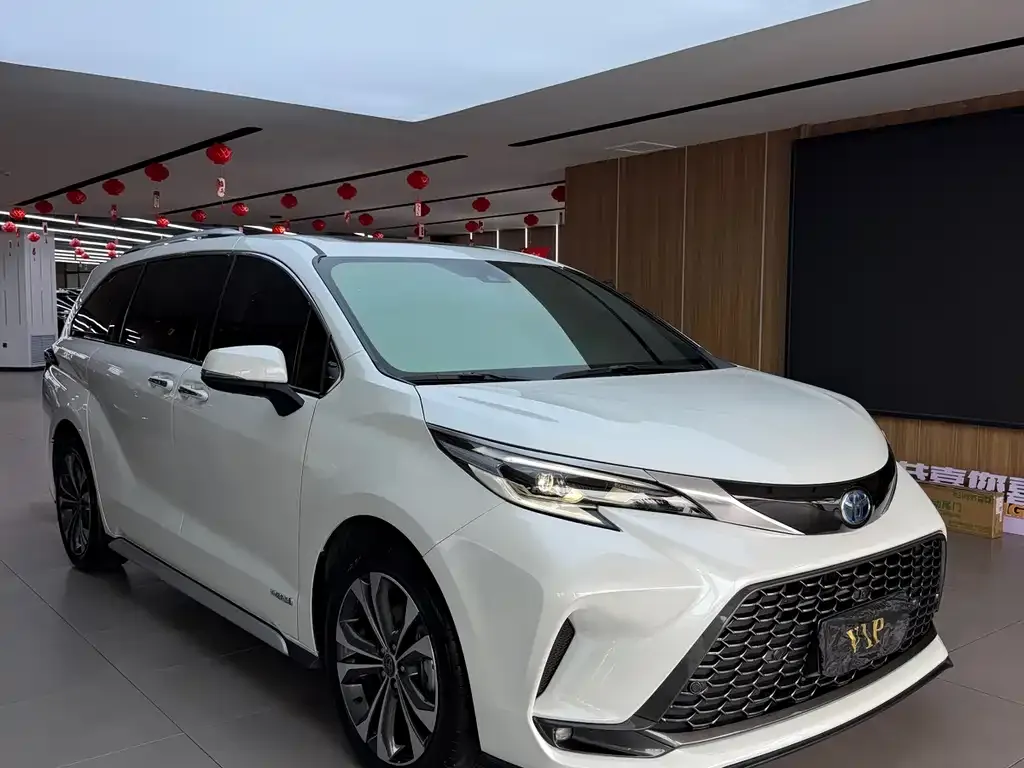 Toyota Granvia — фото 2