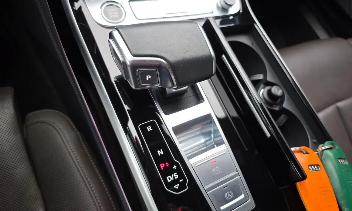 Audi A8 — фото 5