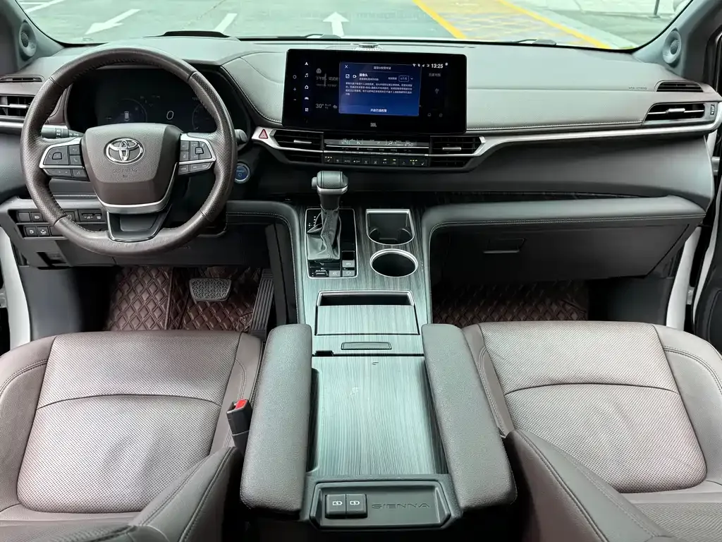 Toyota Sienna — фото 7