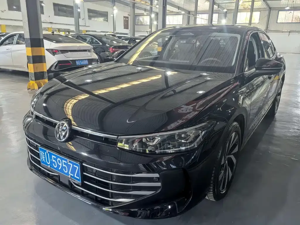 Volkswagen Passat — фото 1