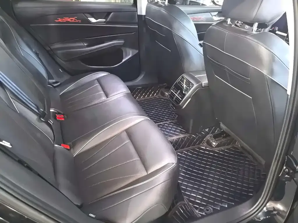 Volkswagen Passat — фото 7