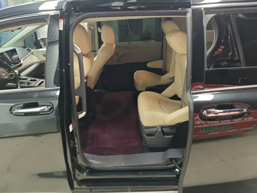 Toyota Granvia — фото 10