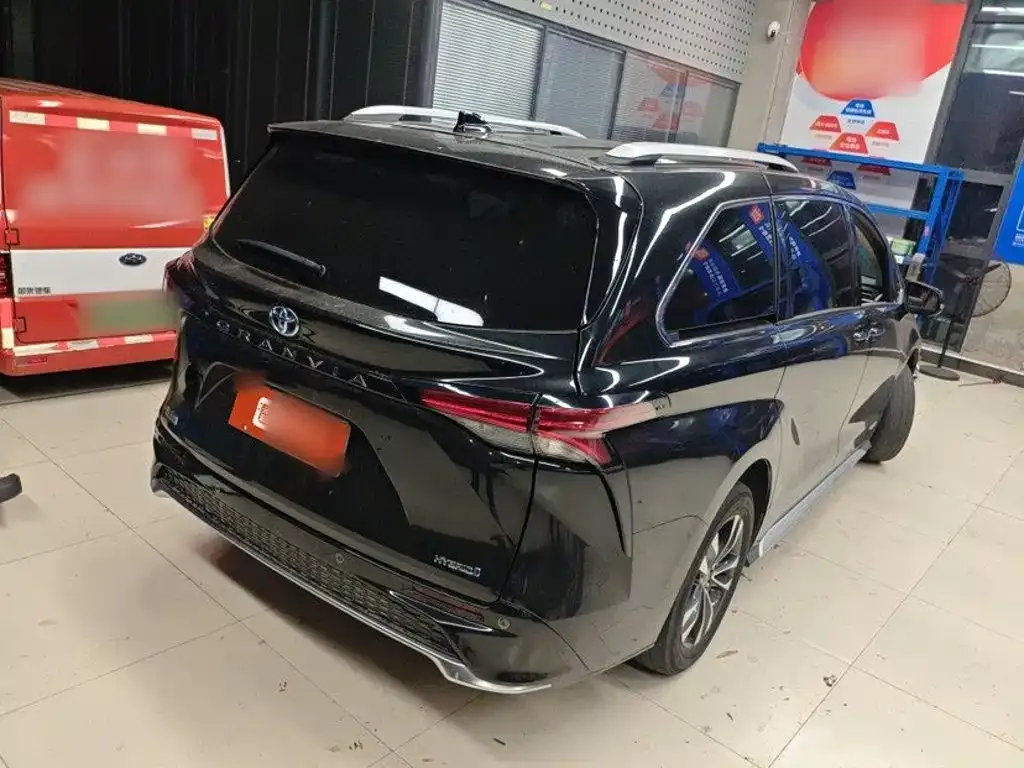 Toyota Granvia — фото 3