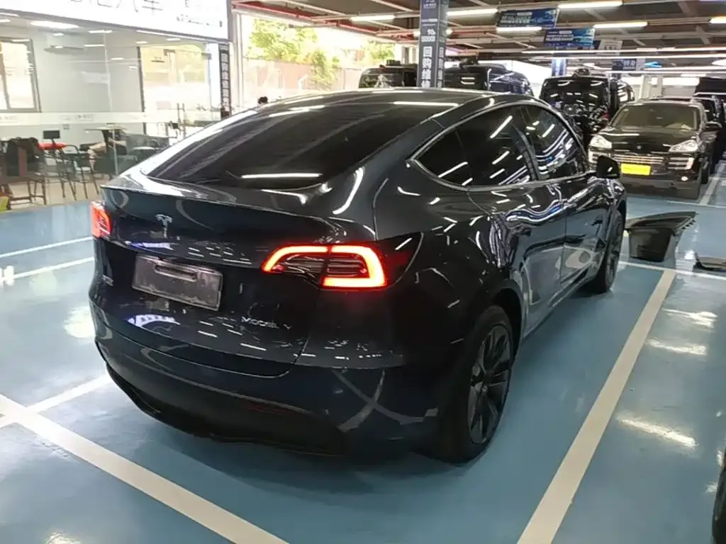 Tesla Model Y — фото 4