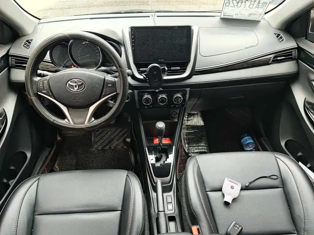 Toyota Yaris L — фото 2