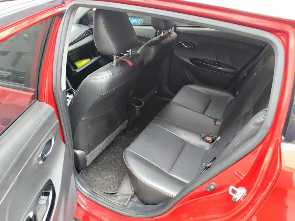 Toyota Yaris L — фото 4
