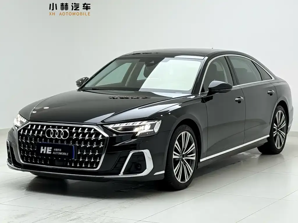 Audi A8 — фото 1