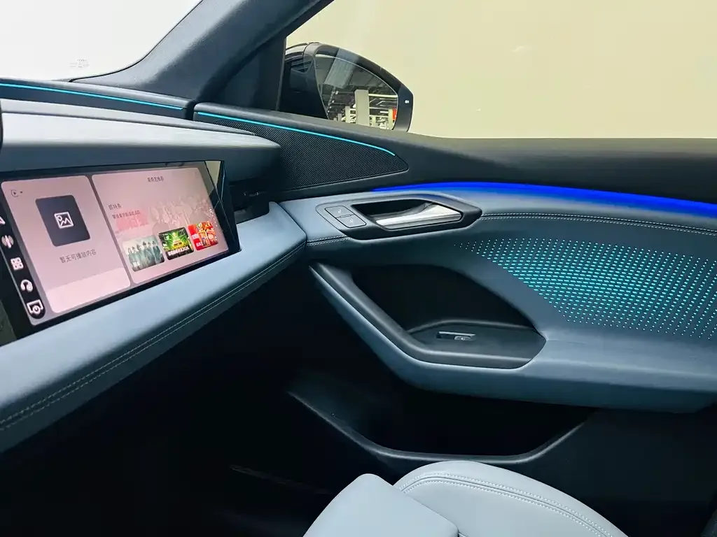 Audi Q6L e-tron — фото 8