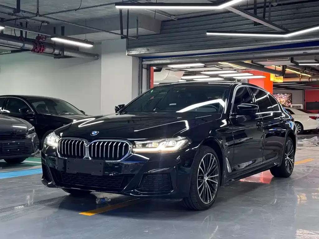 BMW 5 Series — фото 1
