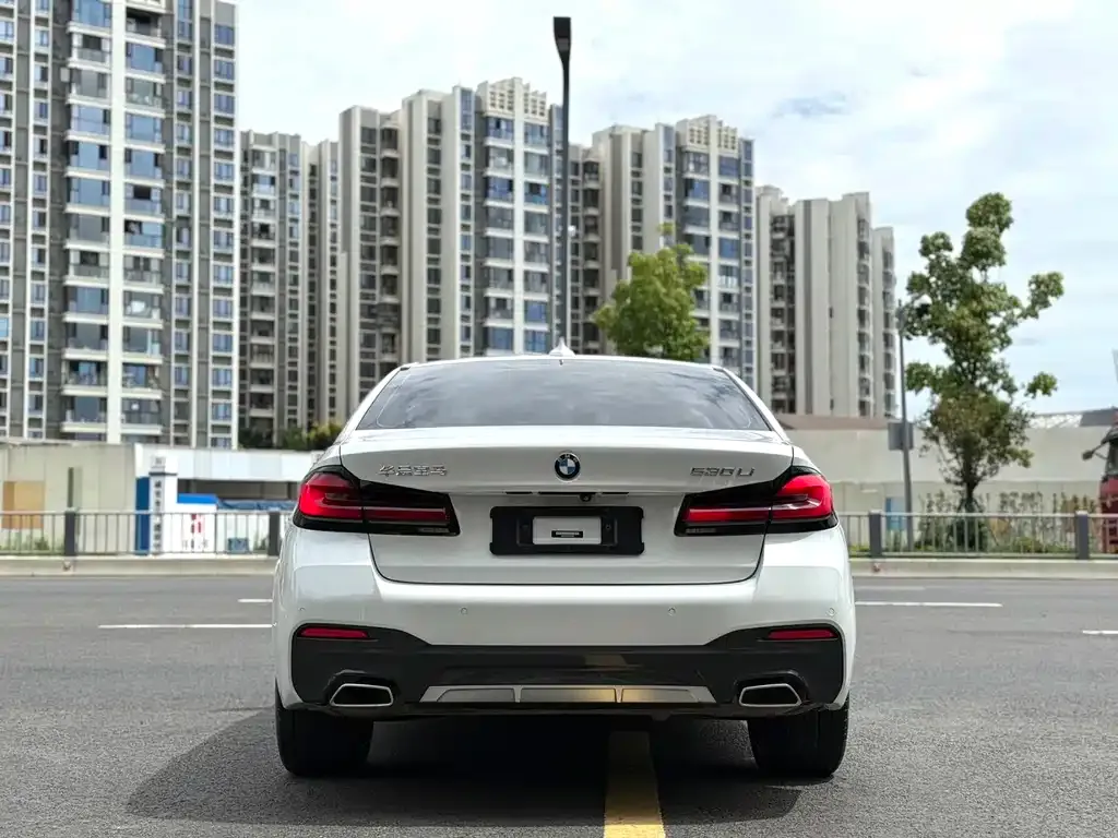 BMW 5 Series — фото 9