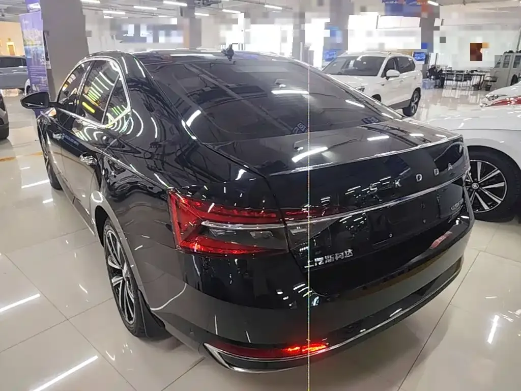 Skoda Superb — фото 10