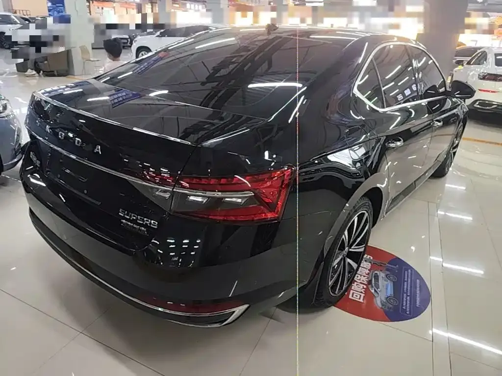Skoda Superb — фото 8