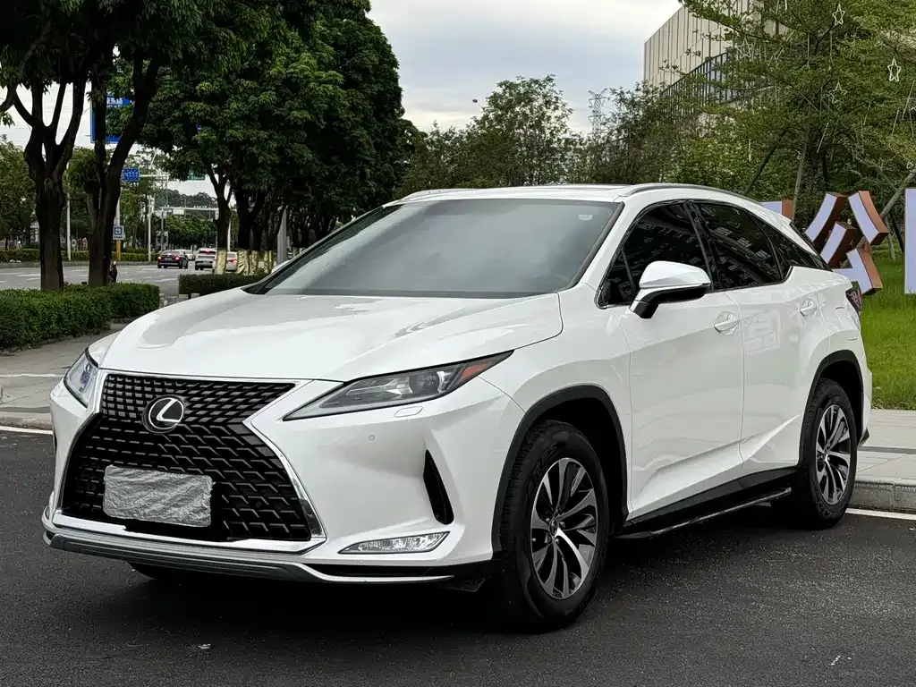 Lexus RX — фото 1