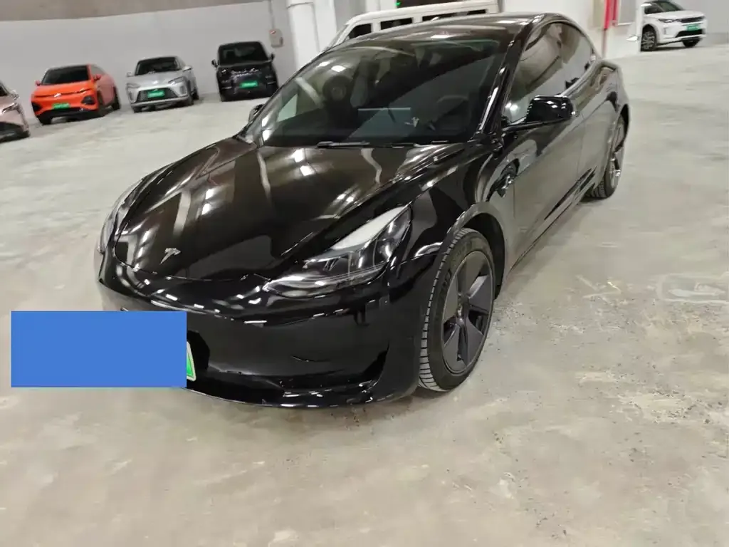 Tesla Model 3 — фото 1