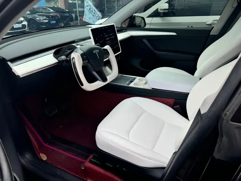 Tesla Model Y — фото 2