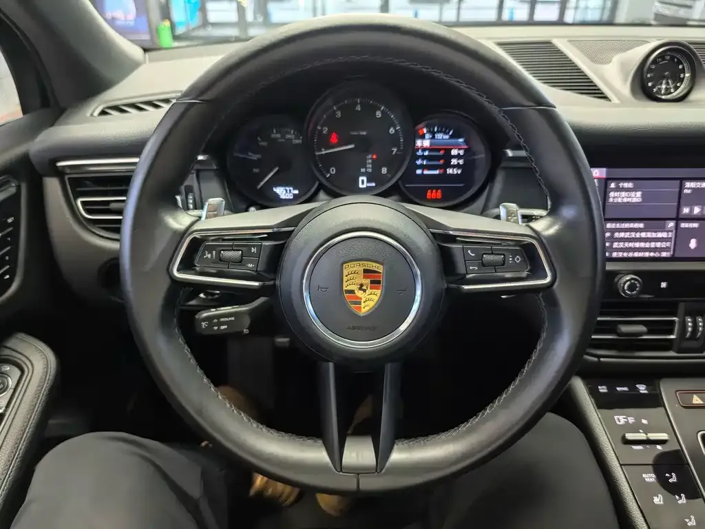 Porsche Macan — фото 10