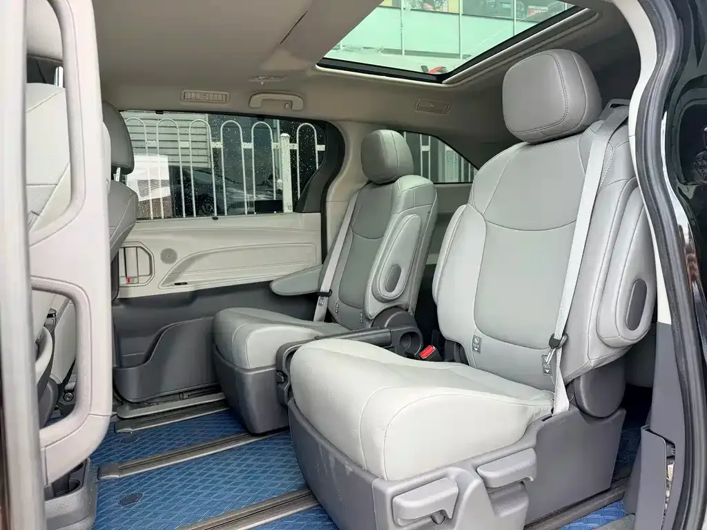 Toyota Granvia — фото 3