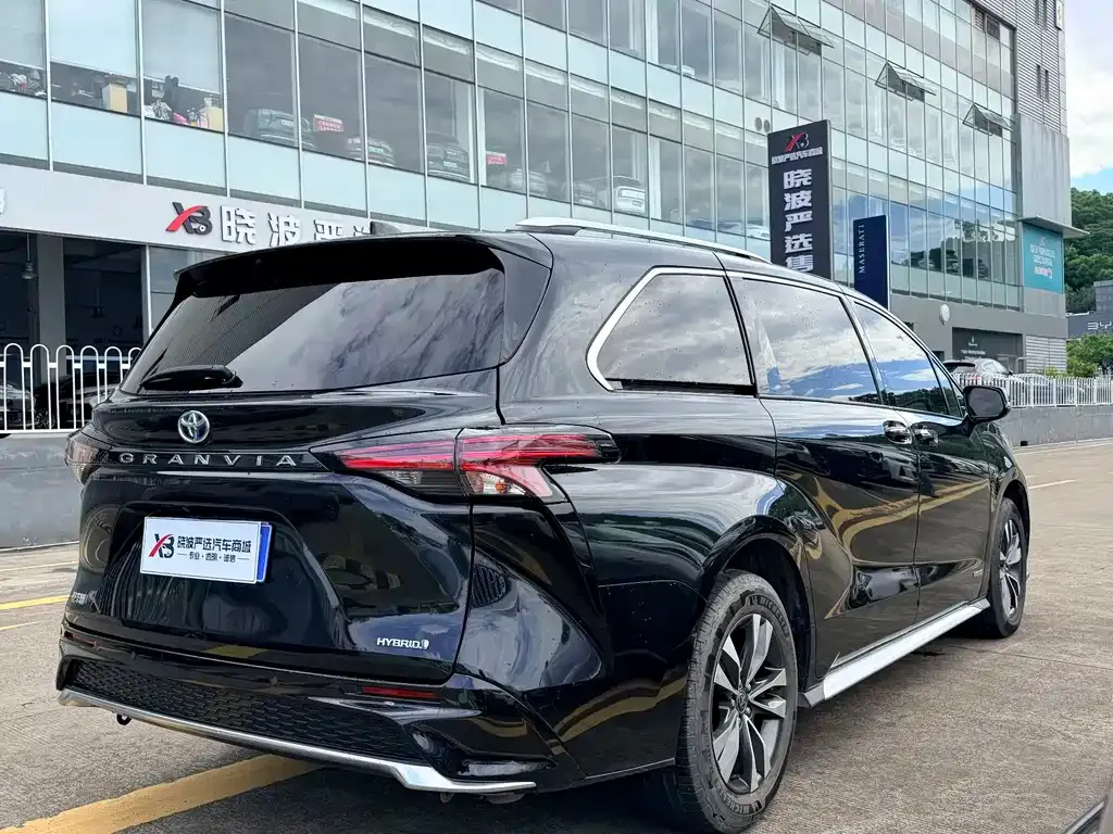 Toyota Granvia — фото 9