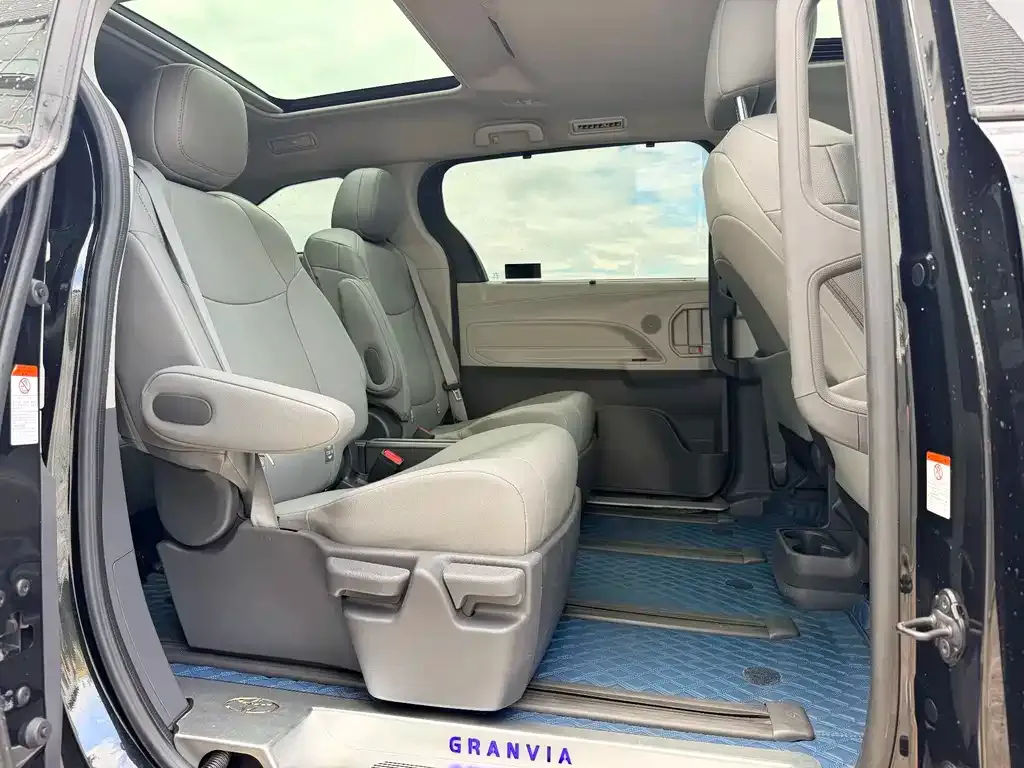 Toyota Granvia — фото 4