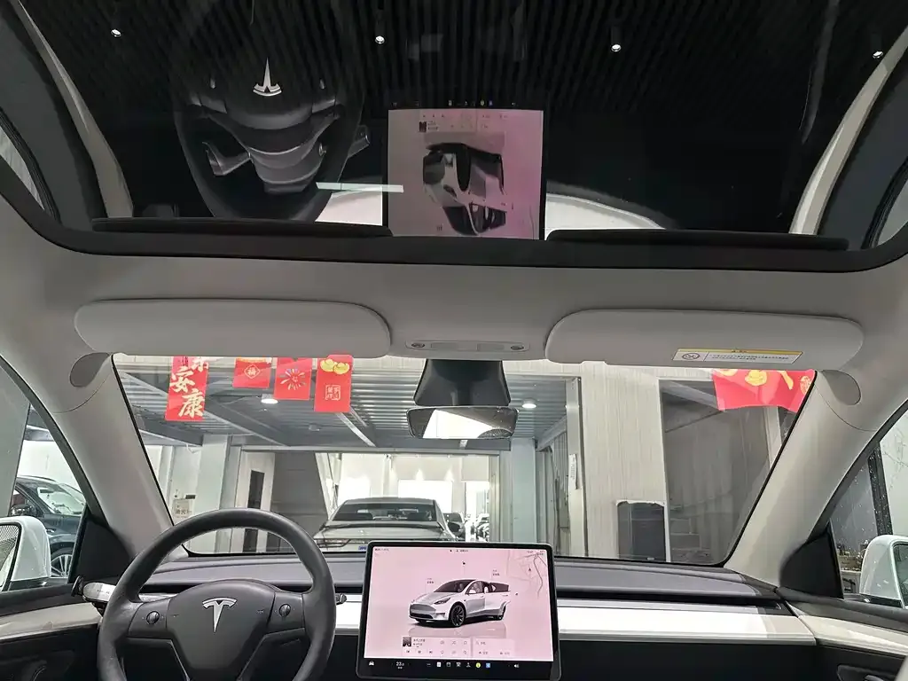 Tesla Model Y — фото 8