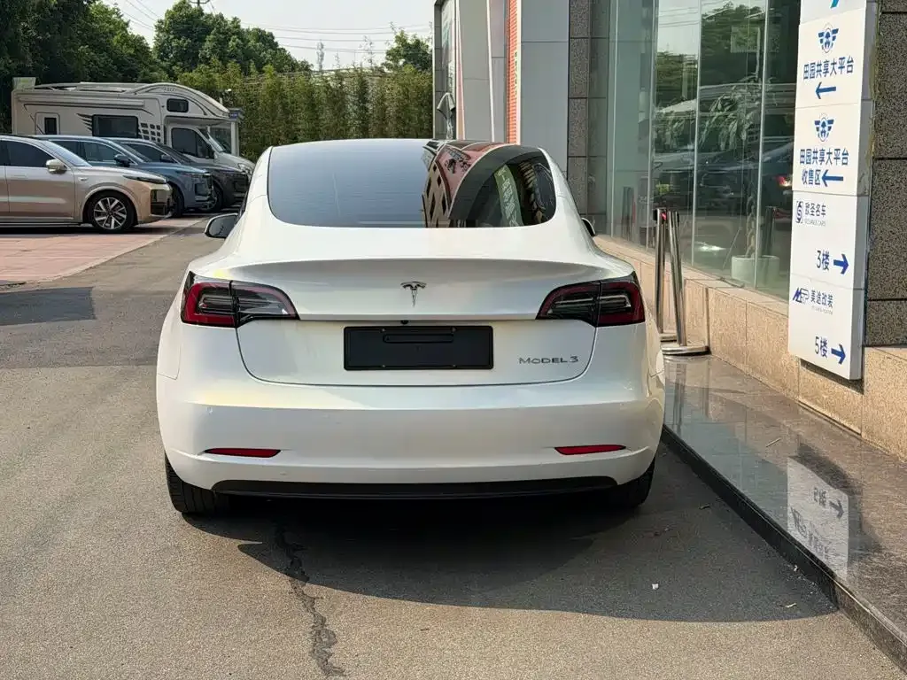 Tesla Model 3 — фото 6