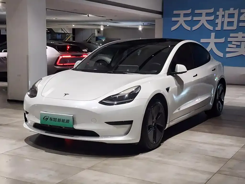 Tesla Model 3 — фото 1