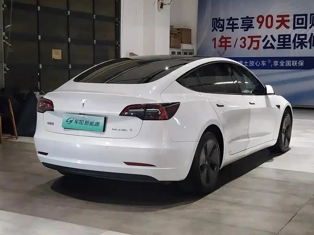 Tesla Model 3 — фото 7