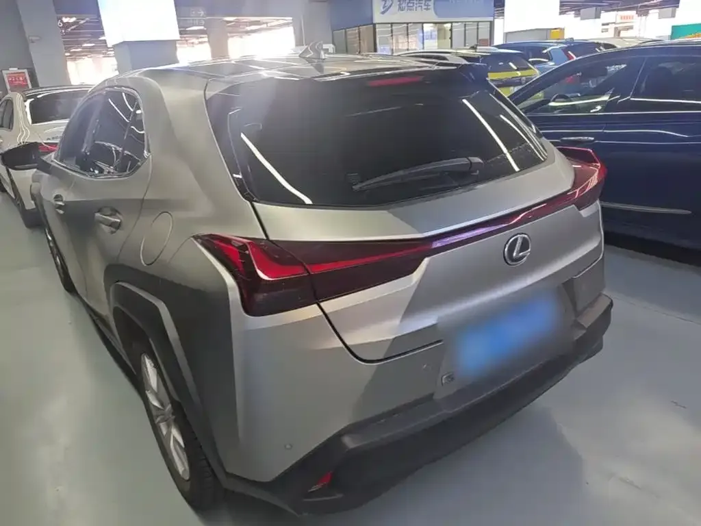 Lexus UX — фото 10