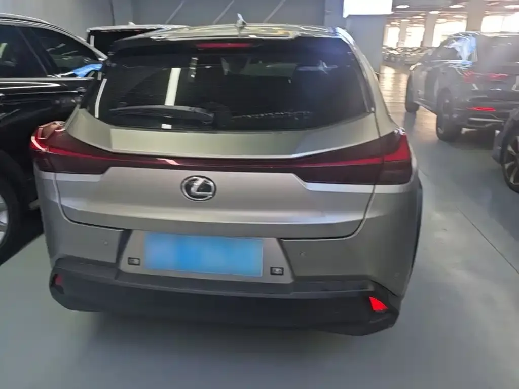 Lexus UX — фото 3