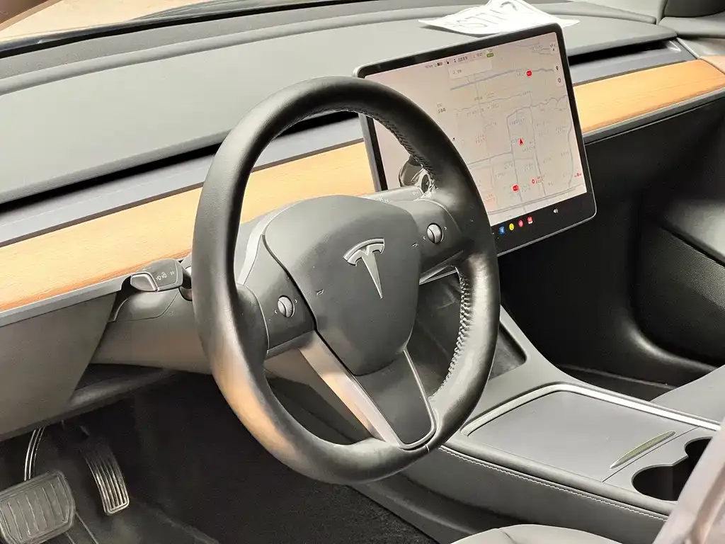 Tesla Model 3 — фото 2