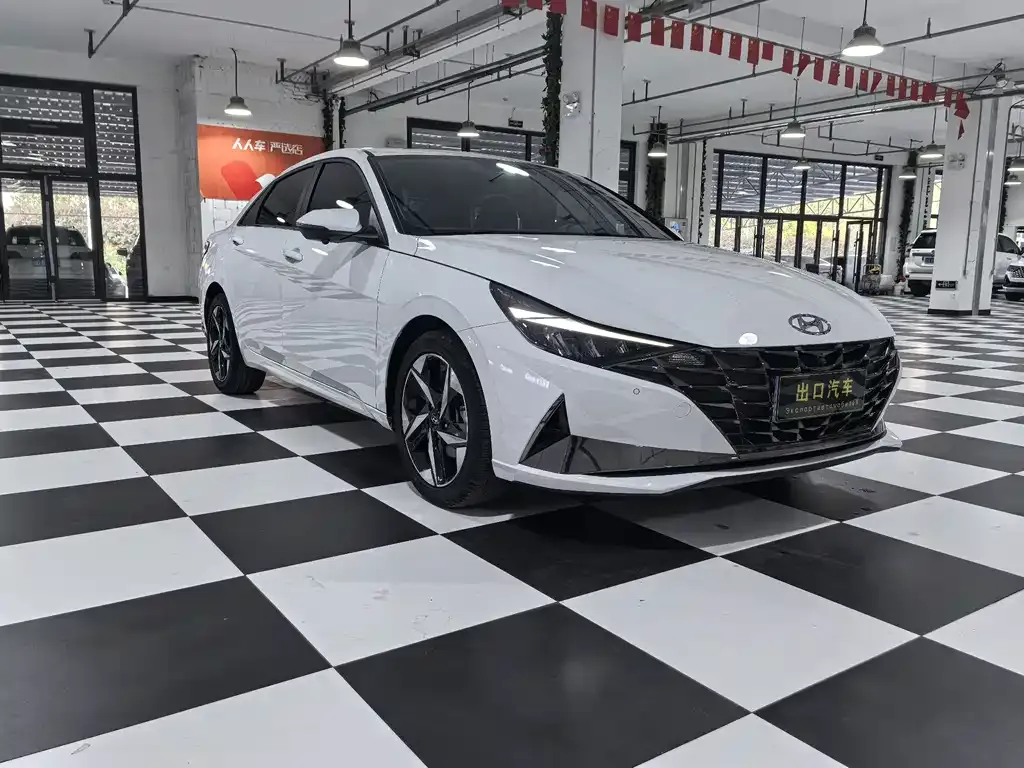 Hyundai Elantra — фото 2