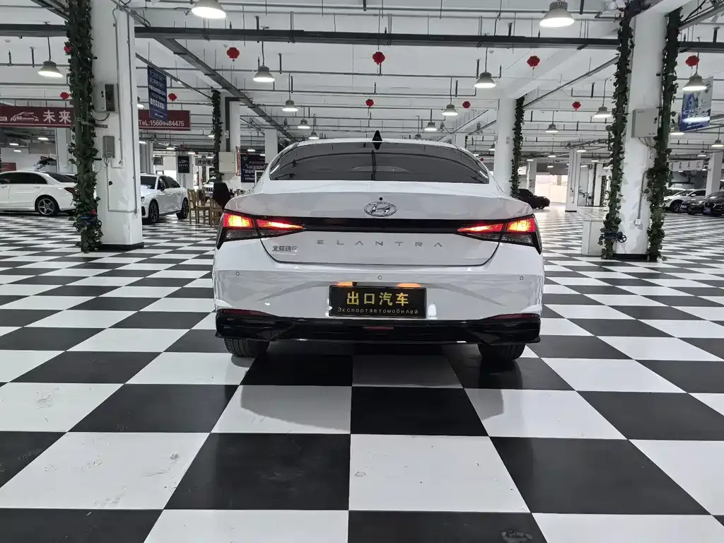 Hyundai Elantra — фото 3