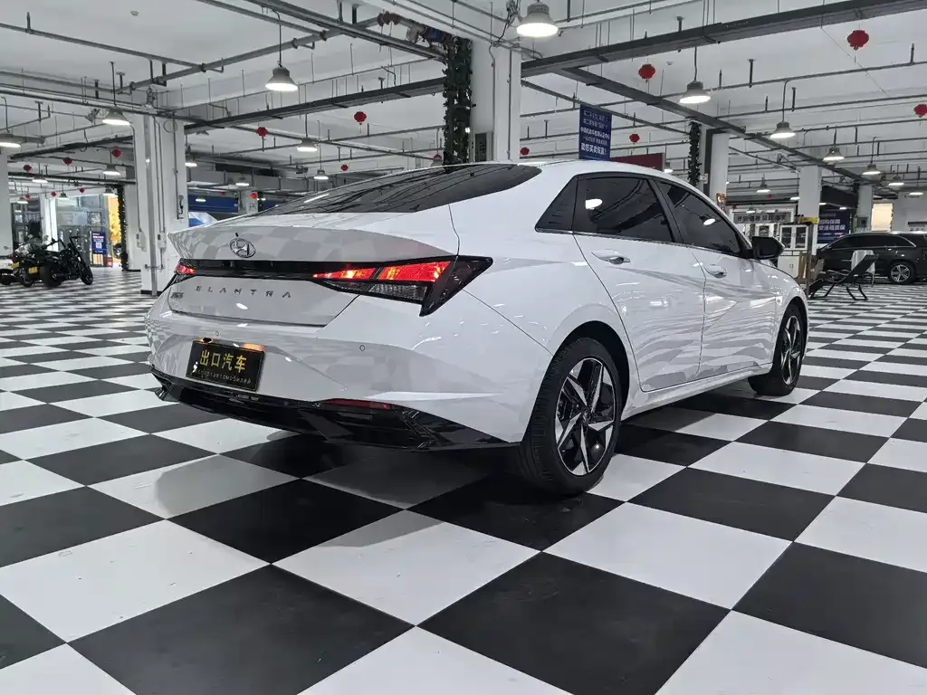 Hyundai Elantra — фото 9