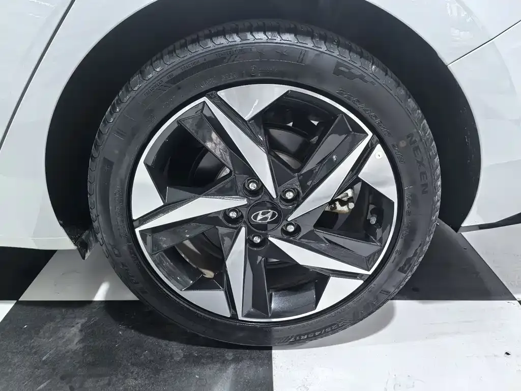 Hyundai Elantra — фото 4