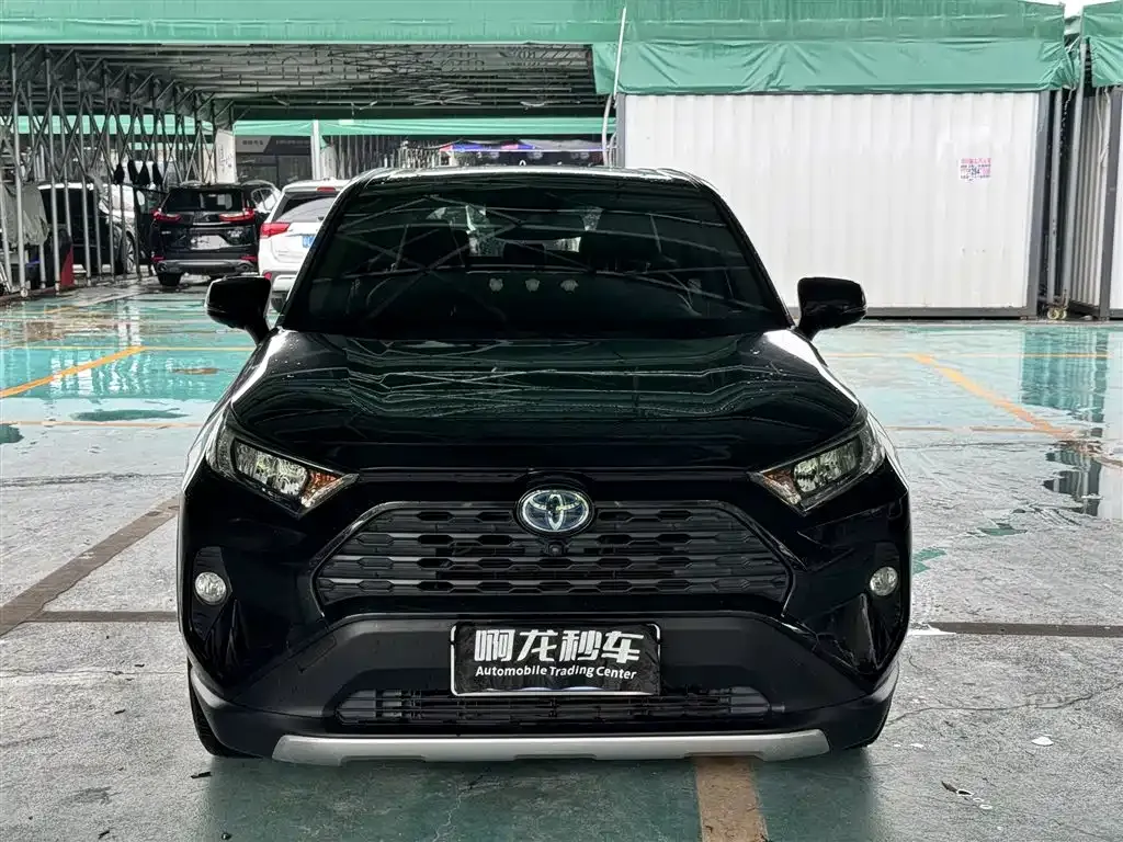 Toyota RAV4 — фото 5