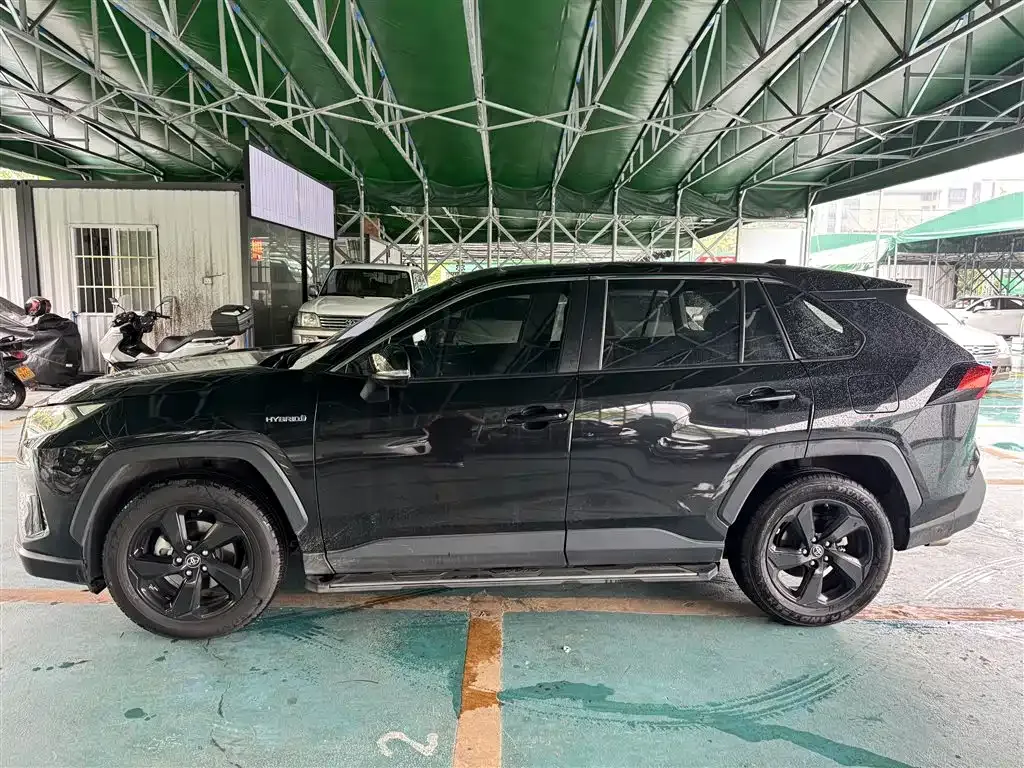 Toyota RAV4 — фото 3