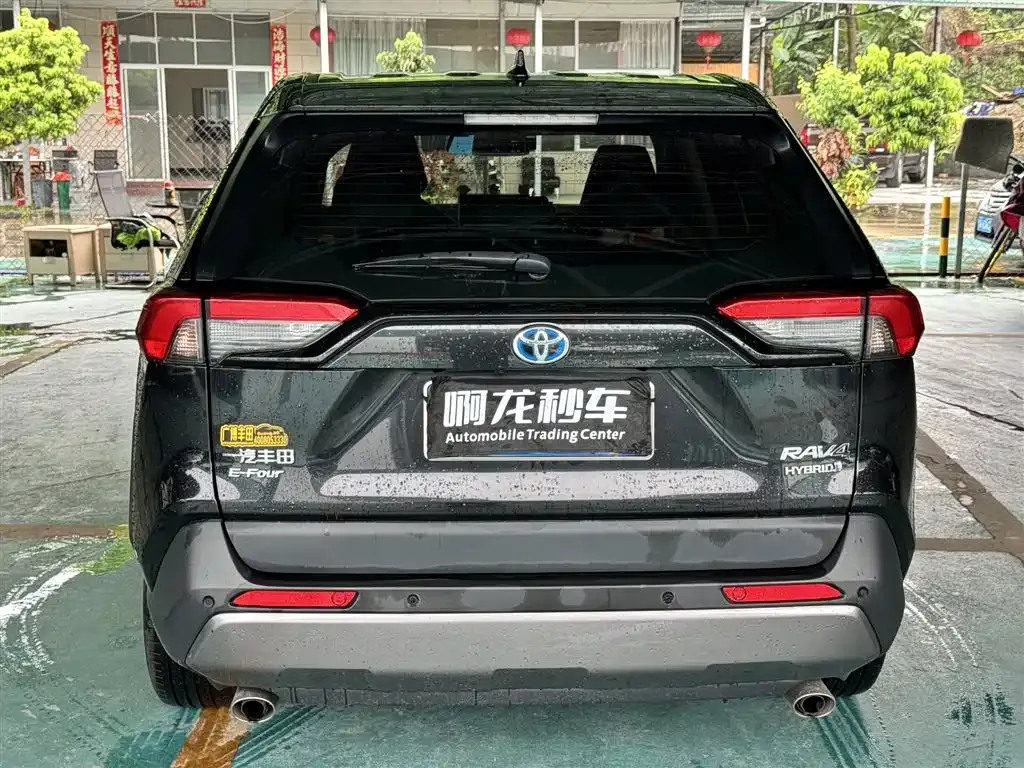 Toyota RAV4 — фото 8