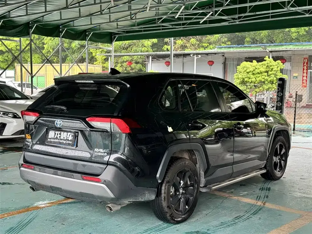 Toyota RAV4 — фото 9