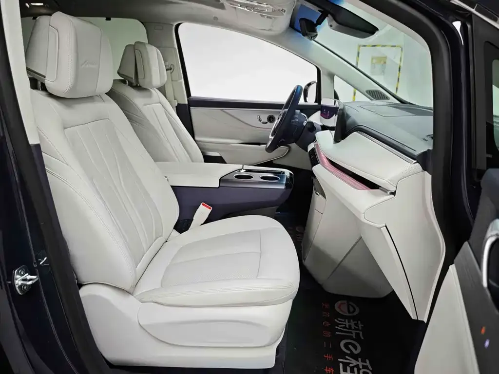 Buick GL8 Hybrid — фото 9