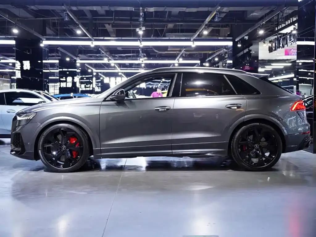 Audi RS Q8 — фото 5